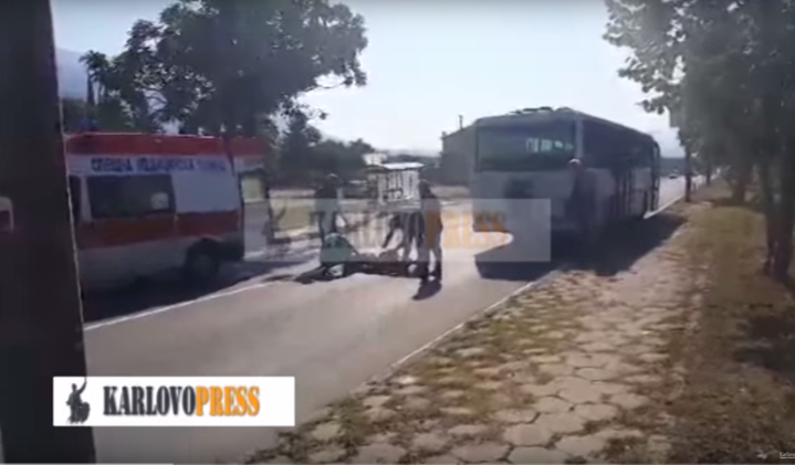 Жената, която се блъсна в автобуса е с опасност за живота