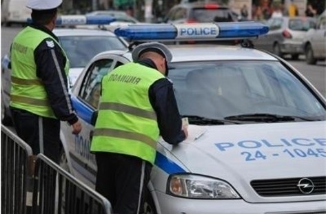 Карловец заловен да кара товарен автомобил “Мерцедес” без регистрационни табели