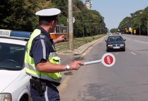 Катаджии ще проверяват коли с чужди регистрации край Карлово