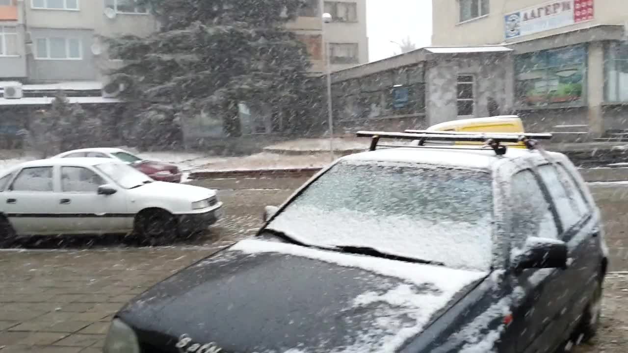 Зимата идва! Първи сняг в Карлово още следващата седмица