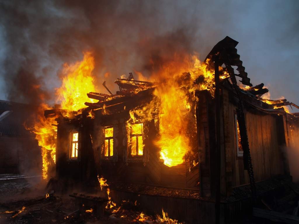 Пожар в частен имот в село Каравелово