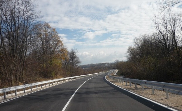 Стартира ремонта на 9-километровата отсечка от пътя Баня - Карлово