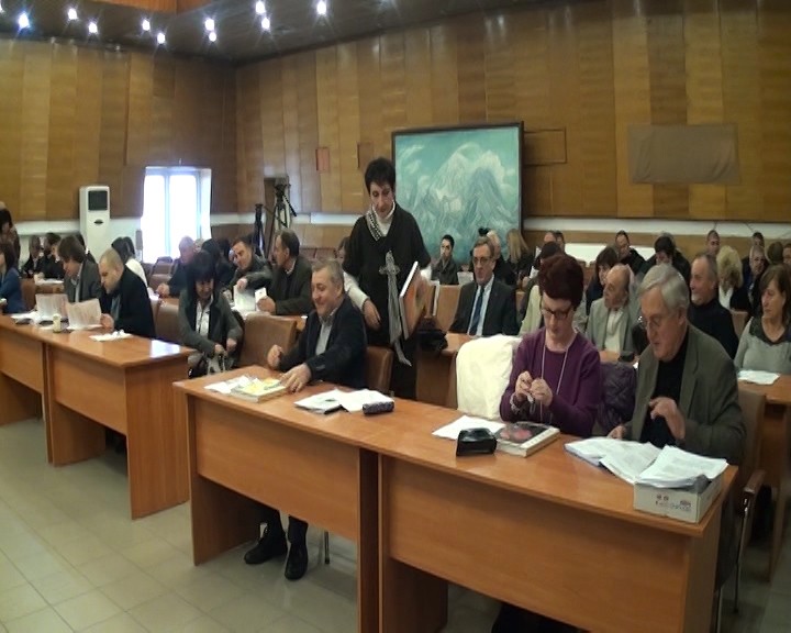 Разгорещени дебати на сесията на ОбС Карлово по време на обсъждането на бюджет 2016