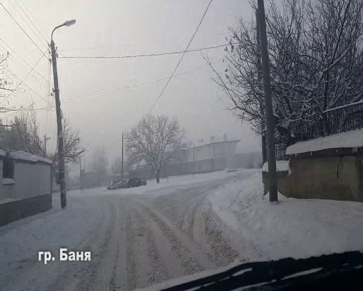 Сигналите в Карловско за непочистени пътища и улици продължават и днес