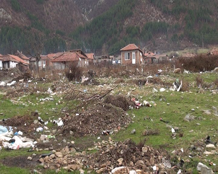 (ВИДЕО)Голямо нерегламентирано сметище в  Христо Даново застрашава здравето на шестмесечно бебе