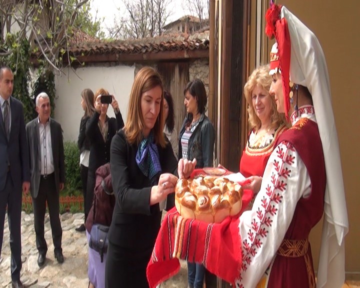 Министърът на туризма посети комплекс "Старинно Карлово"