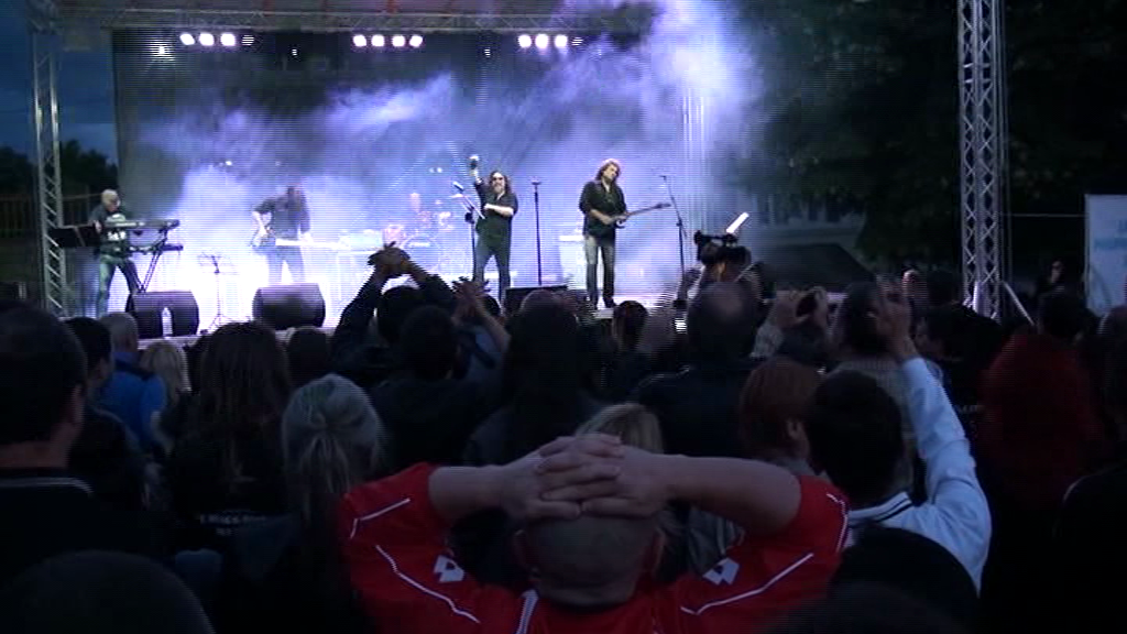 (ВИДЕО) Над 2000 души на рок концерта в Сопот