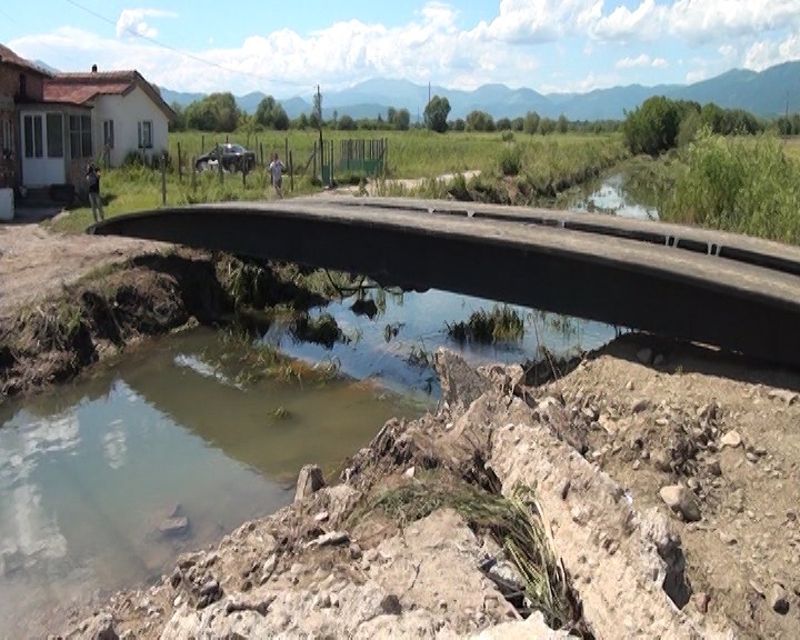 Военни поставиха временен мост над река Мъртвица в Дъбене