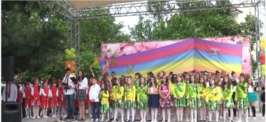 Ученици на СОУ "Васил Левски" представиха концерт на 1-ви юни