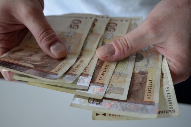 ОКОНЧАТЕЛНО! 600 евро минимална заплата в България от 1 януари 2017 година!