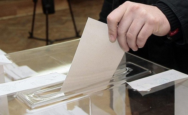 Всички 78 избирателни секции в Карловска община посрещнаха първите гласоподаватели