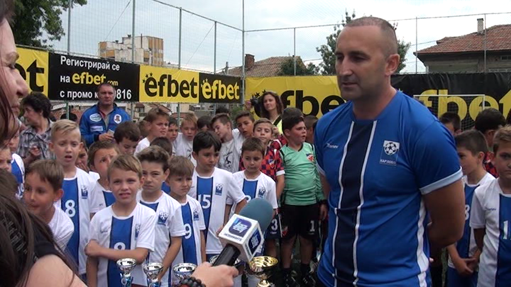 (ВИДЕО) Карлово бе домакин на детски футболен турнир на малки вратички
