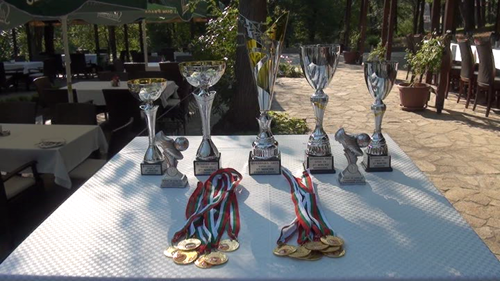(ВИДЕО) Наградиха участниците  в турнира по мини футбол за 2016-та и 2017-та
