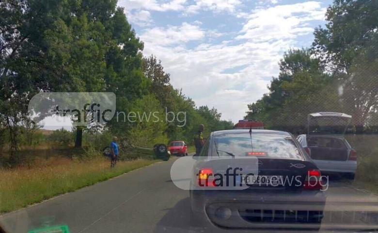 Трима са ранени при катастрофата с обърната кола в Хисарско