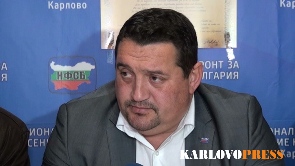 (ВИДЕО) Общинският съвет в Карлово не прие предложението да се слуша българския химн преди всяка сесия