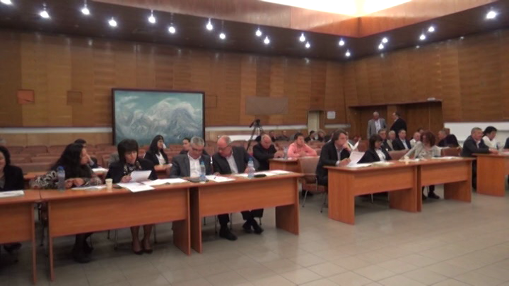 Сесията на Общинския съвет в Карлово започна с декларация от групата съветници на БСП