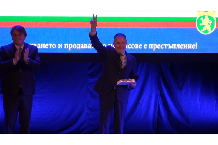 (ВИДЕО) Кандидатът за кмет на община Карлово Емил Кабаиванов откри официално предизборната си кампания