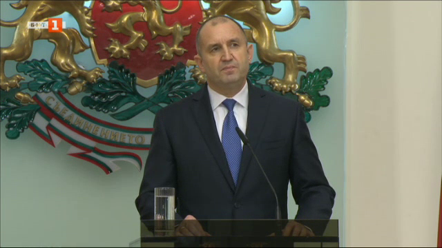 (ВИДЕО) Президентът Румен Радев официално сне доверие от правителството