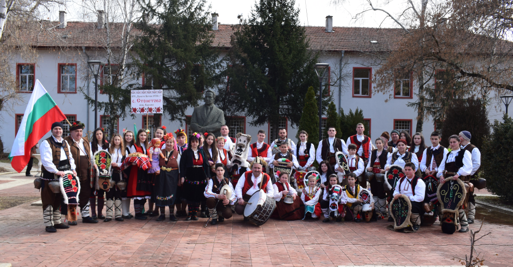 Столетовските самодейци прославят Карлово и региона на голям фестивал в Русия