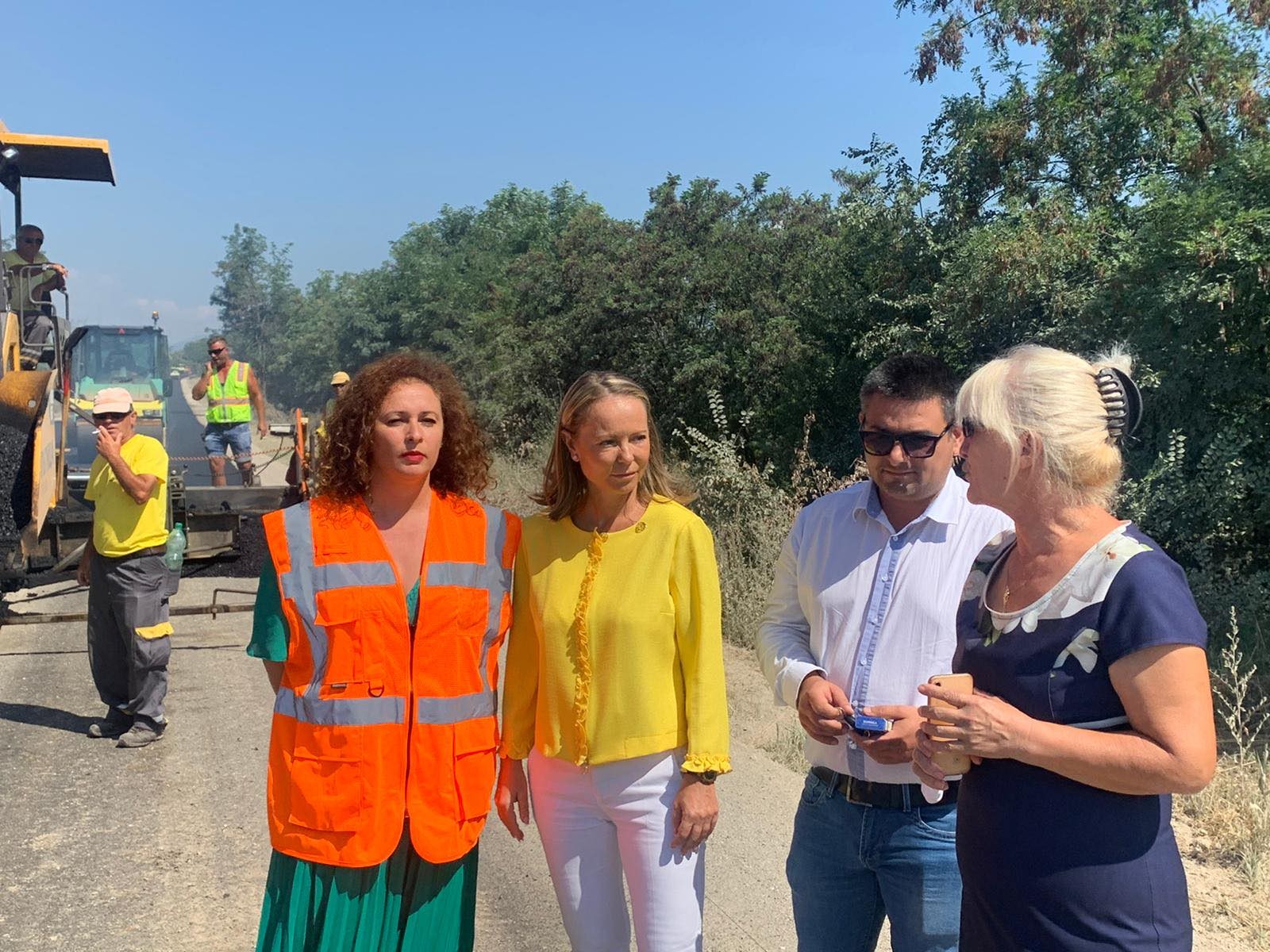 Областният управител Дани Каназирева инспектира ремонта на пътя Черничево-Дуванлии