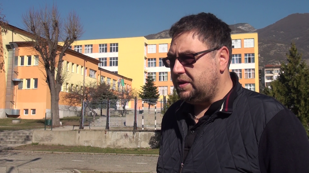 /ВИДЕО/ Родители от Карлово внасят петиция до Министъра на образованието
