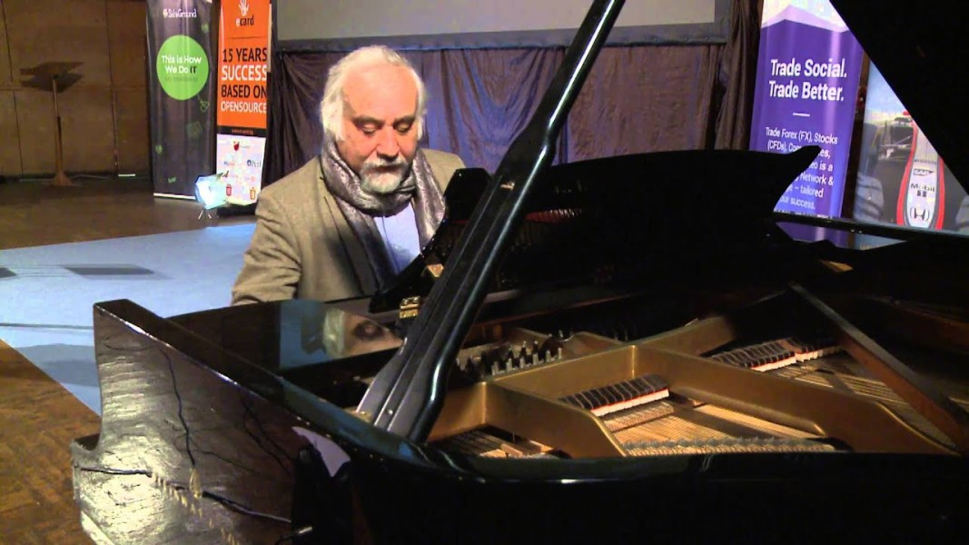 Карлово почита паметта на пианиста и композитор Кирил Ламбов с изложба на белгийска художничка