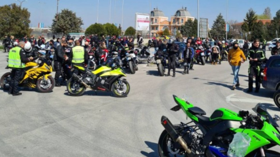 Полицията глоби мотористи, които  се събраха на паркинг на пловдивска бензиностанция