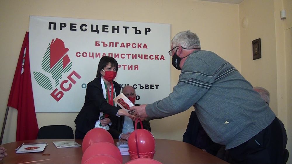 Общинската организация на запасното войнство в Карлово подписа споразумение за сътрудничество с кандидата за депутат Веска Ненчева