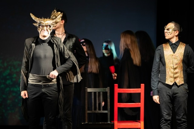 Спектакълът "Ромео и Жулиета" гостува на сцената на читалище "Васил Левски" в Карлово