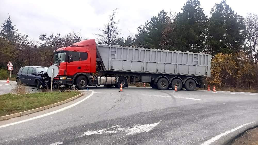 Шофьор без книжка е предизвикал катастрофата край Васил Левски, две жени са пострадали