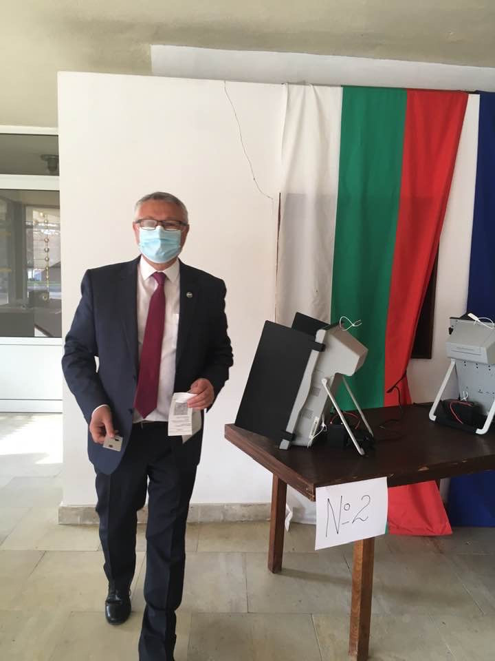 Велизар Шаламанов гласува за бъдещето на България и  за бъдещето на децата 