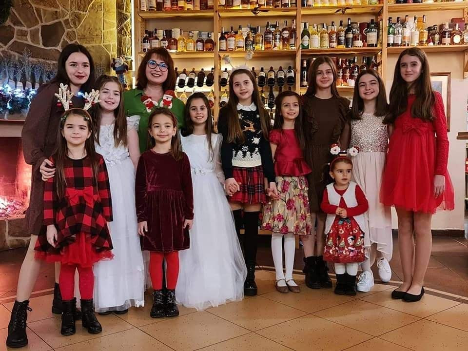 10 деца солисти представиха  "Карловойс" на национален конкурс