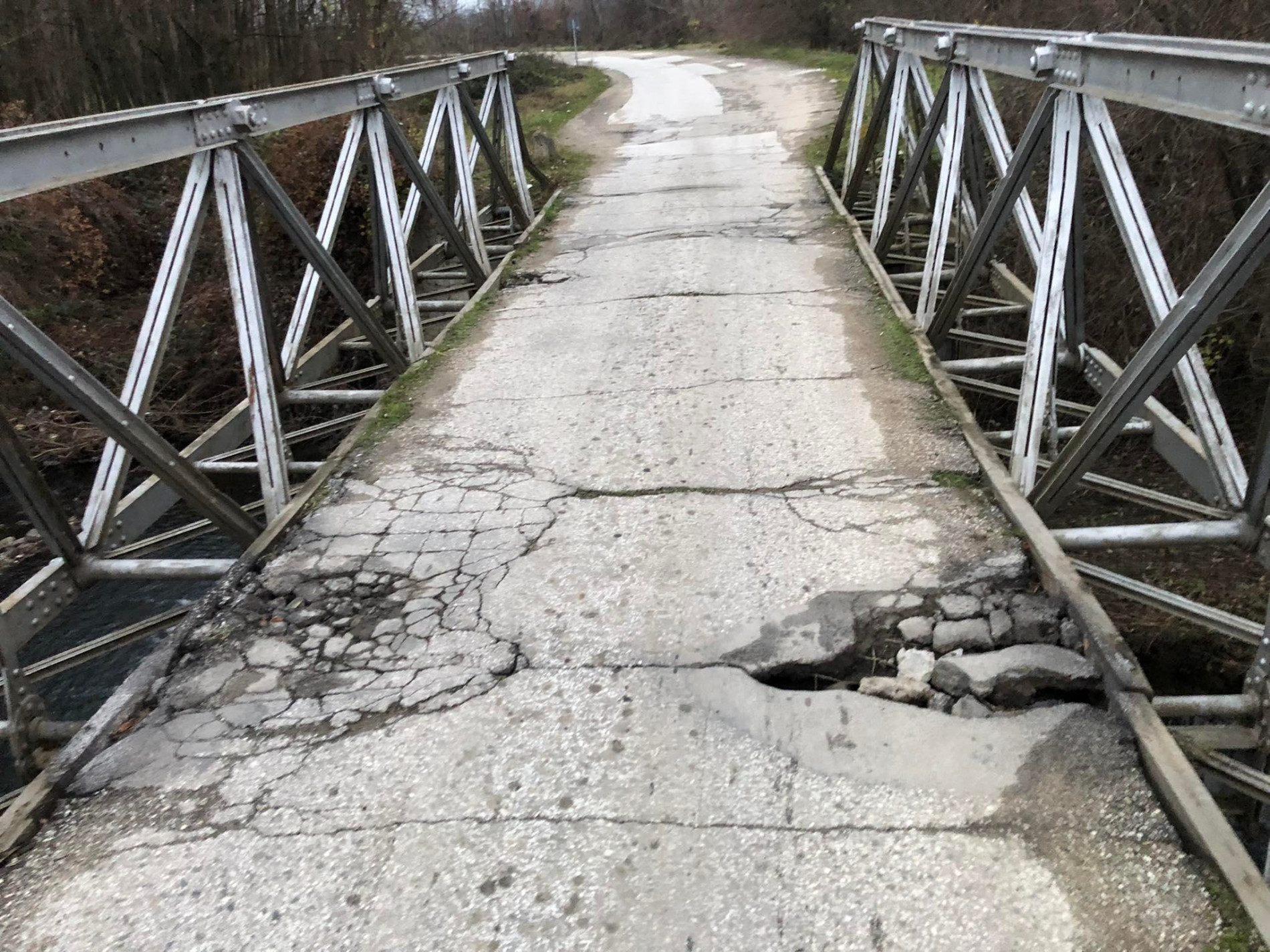 Община Карлово укрепва аварийно опасен мост край Пролом