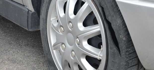 36 годишен вандал сряза гумите на 8 коли в Карлово