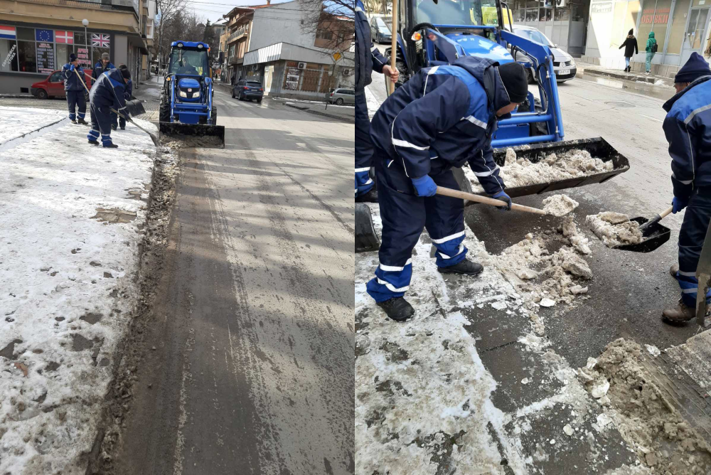Община Карлово започна почистване на труднодостъпните и тесни улици в града със специално тракторче