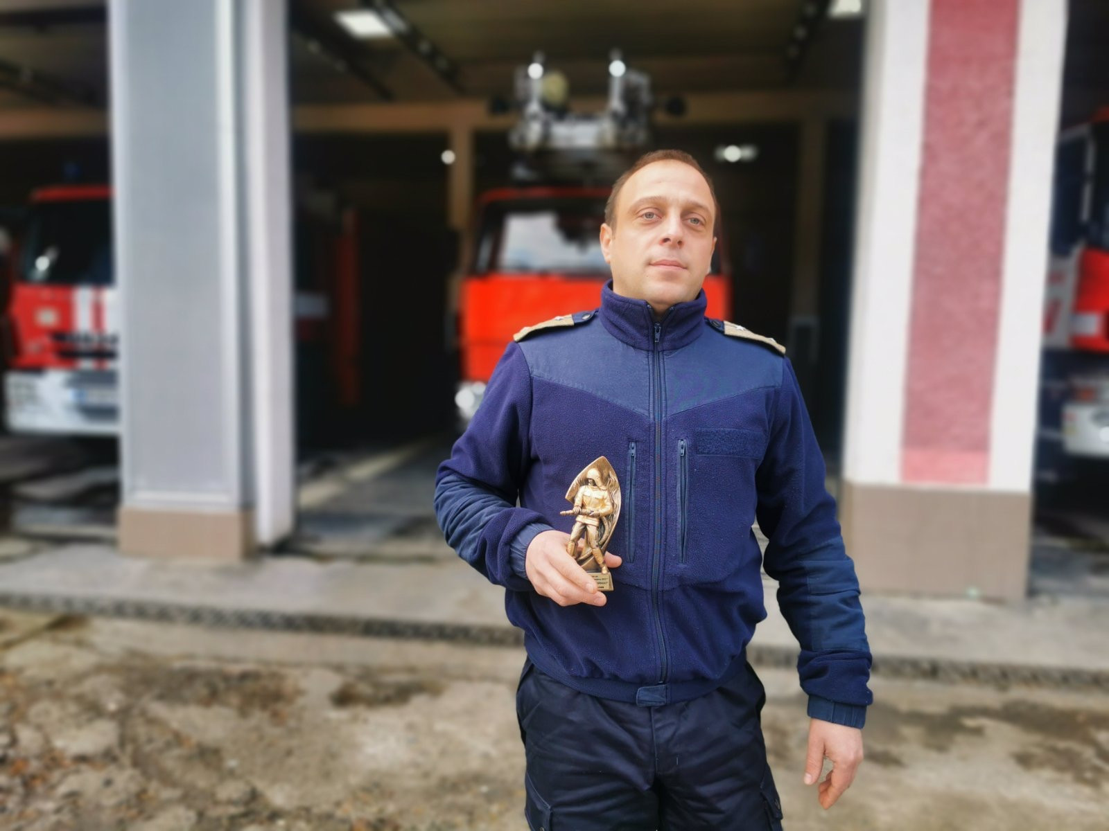 Пожарникар от Карлово получи високо отличие за професионализъм и спасяването на човешки животи
