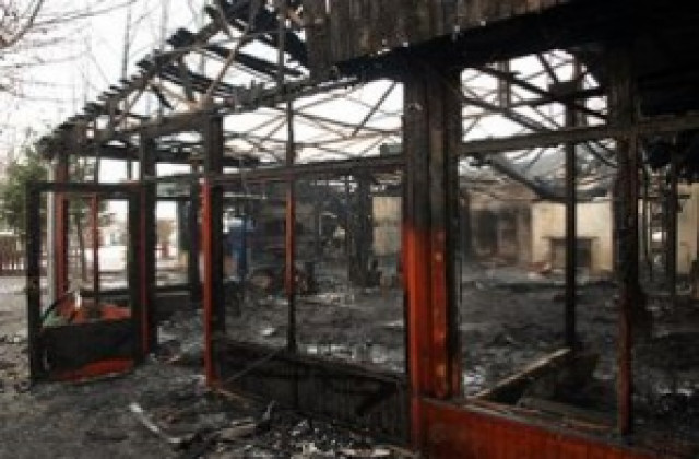 Строителен магазин изгоря до основи в Розино