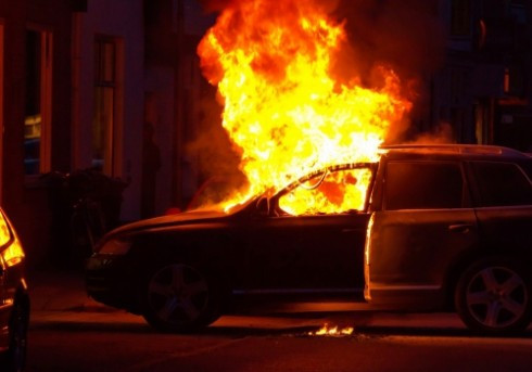 Лек автомобил изгоря в Климент