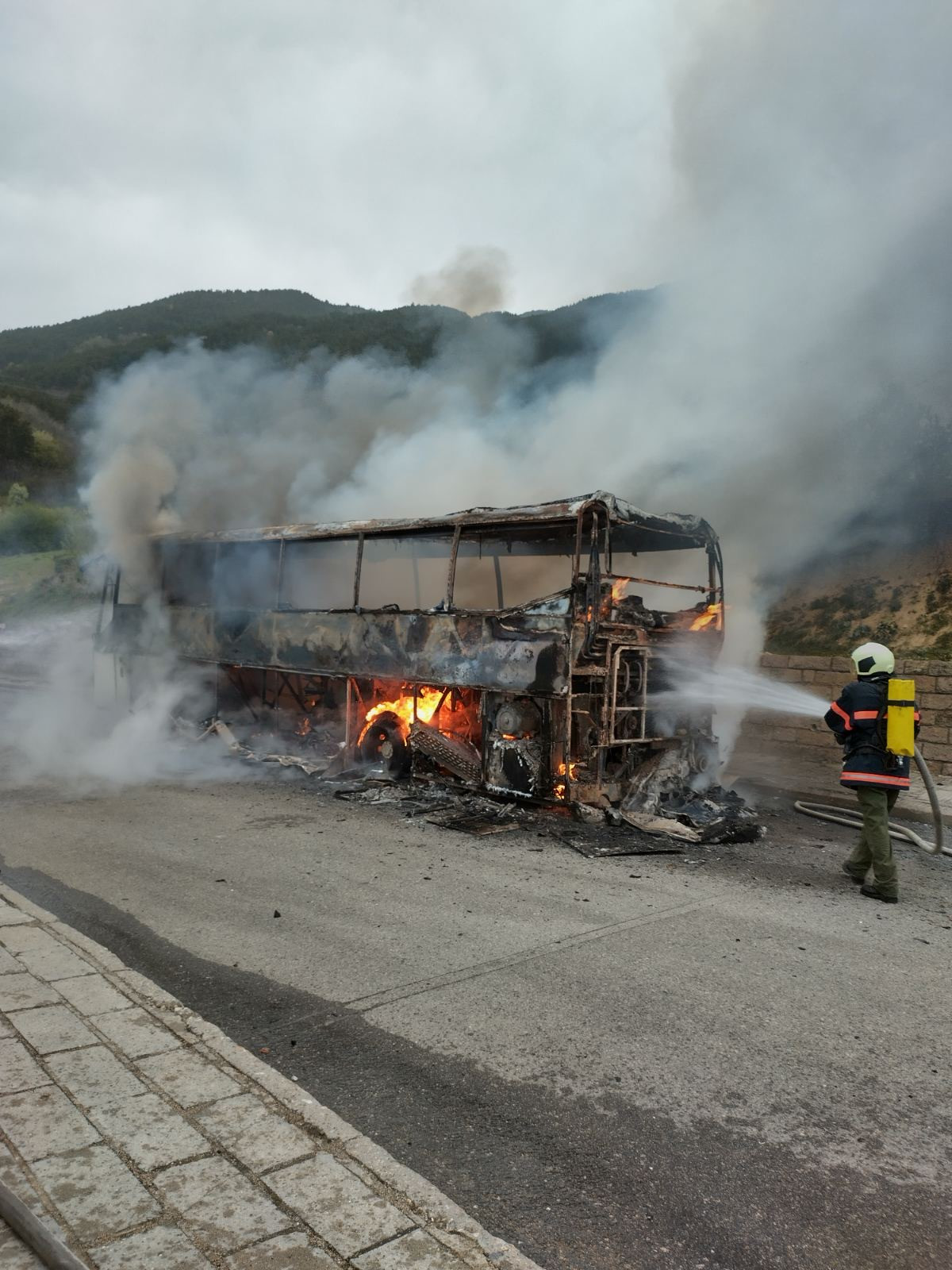 Автобус изгоря край Клисура