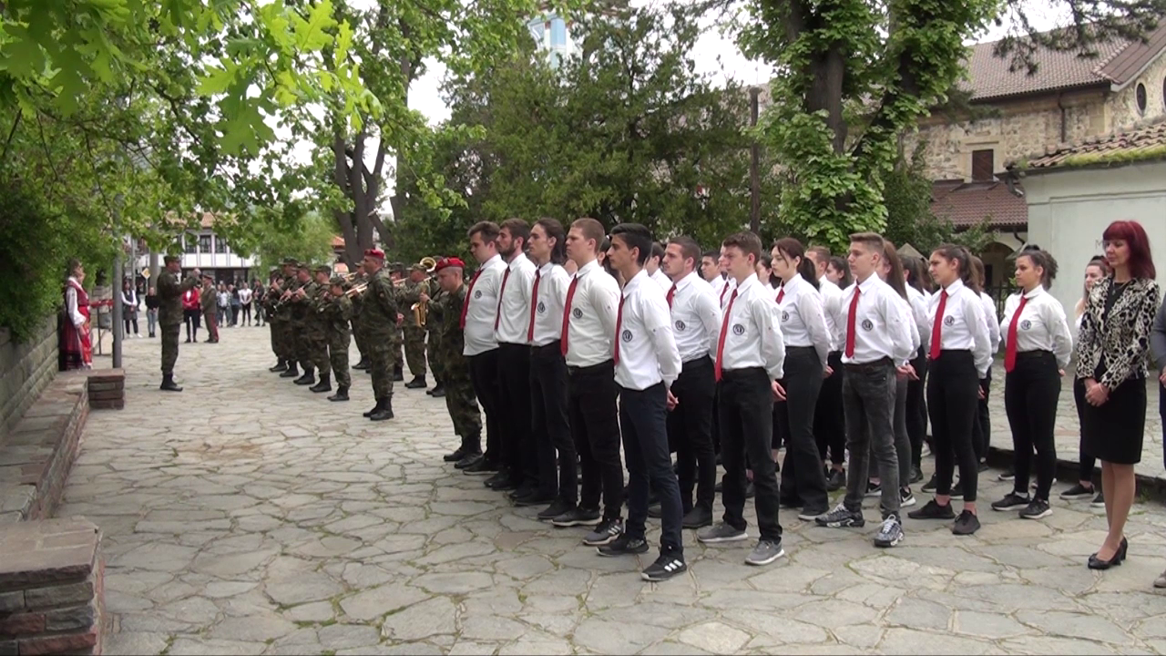 СУ "Васил Левски" и 61-ва Стрямска бригада реализираха съвместен проект