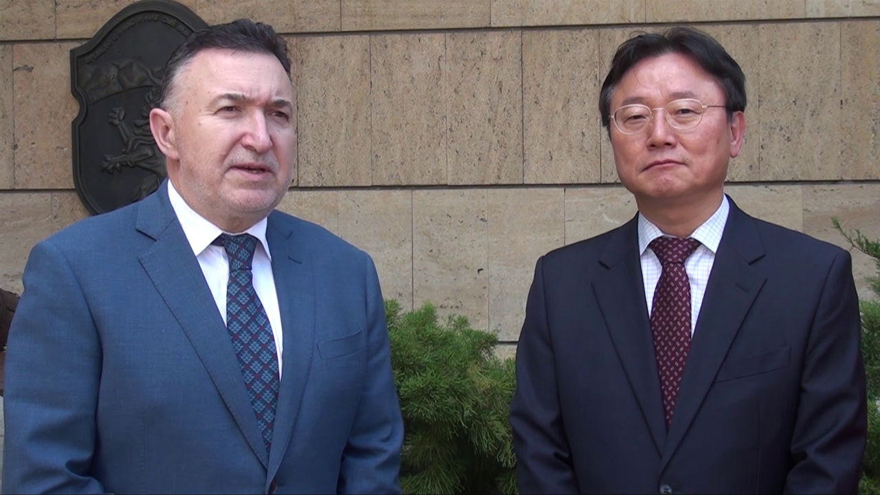 Посланикът на Корея бе на посещение в Карлово по покана на кмета на Общината д-р Емил Кабаиванов