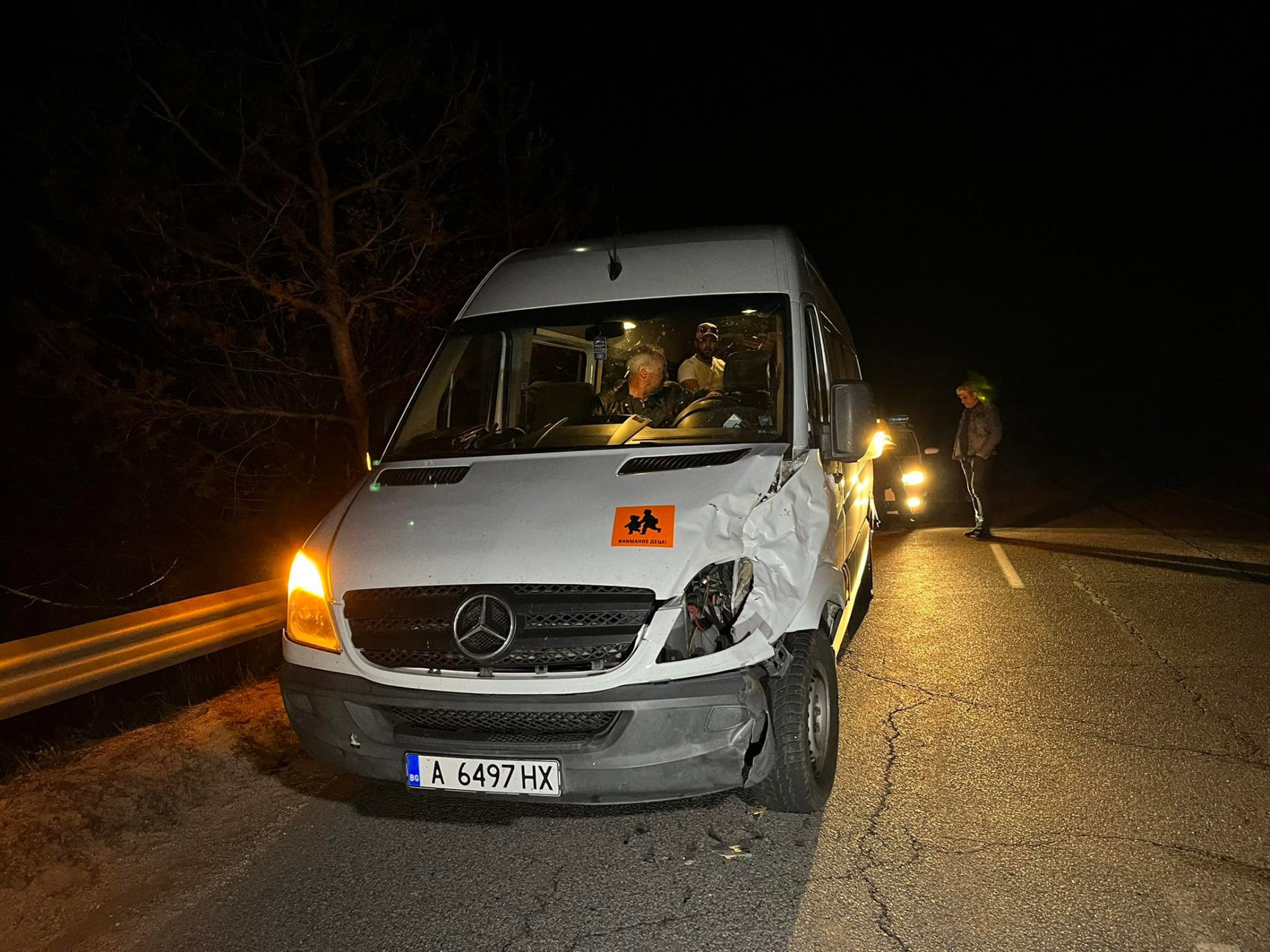 Бус с ученици претърпя инцидент на Подбалканския път София-Бургас