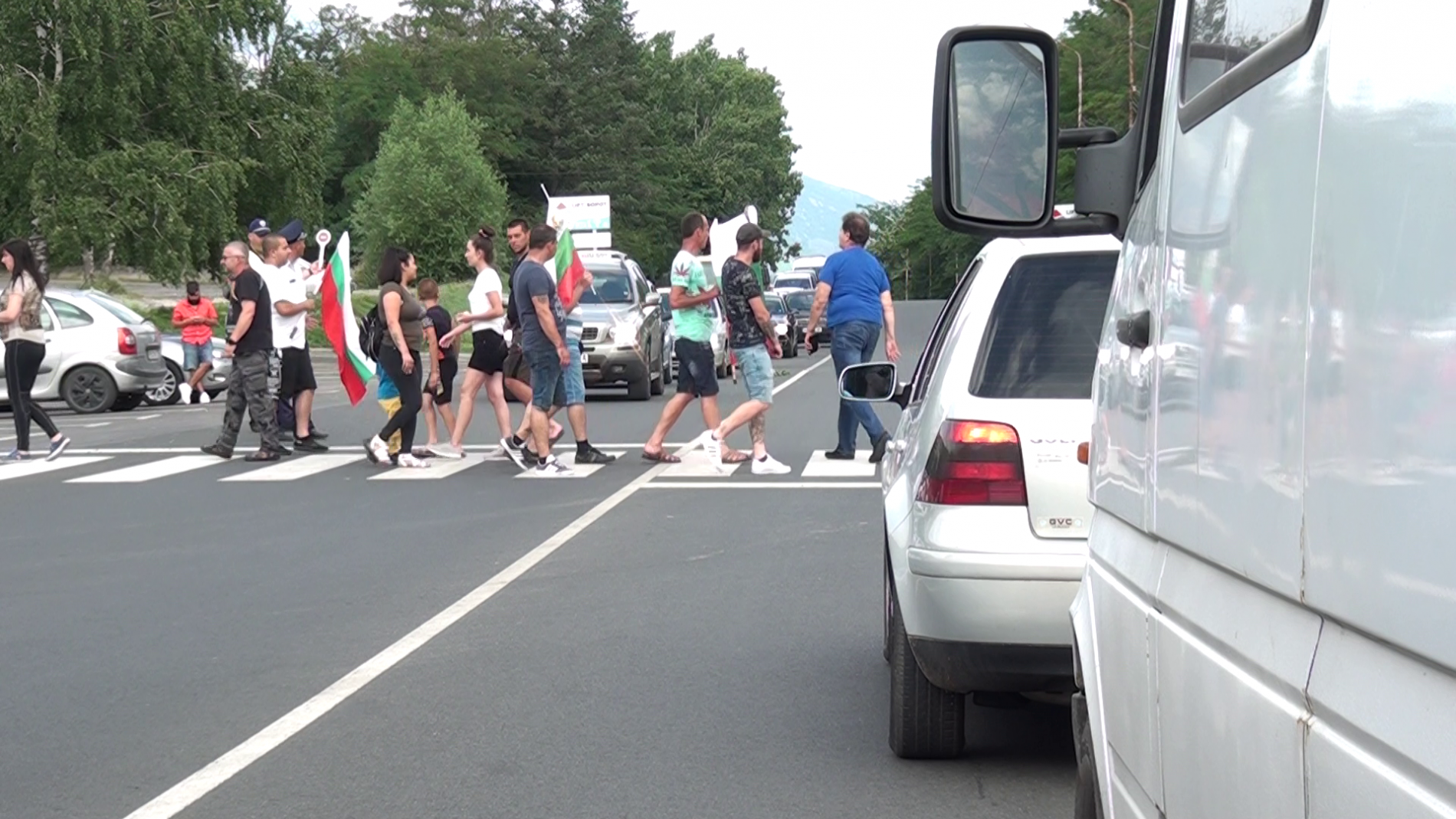 И днес в Сопот протестиращи блокираха подбалканския път заради високите цени на горивата