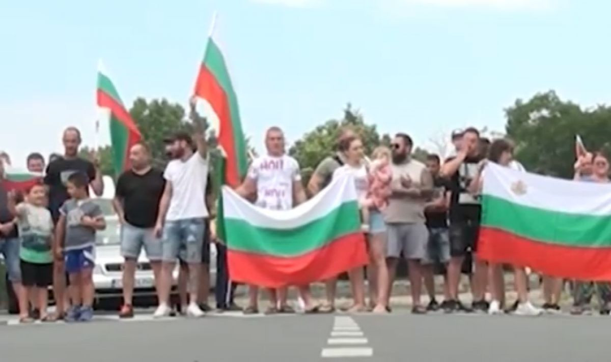 Протестите срещу поскъпването на горивата  продължават и другата седмица в Подбалкана