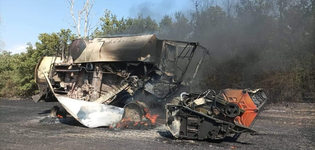Селскостопанска машина пламна на пътя Карлово - Пловдив, пожар и в Розино