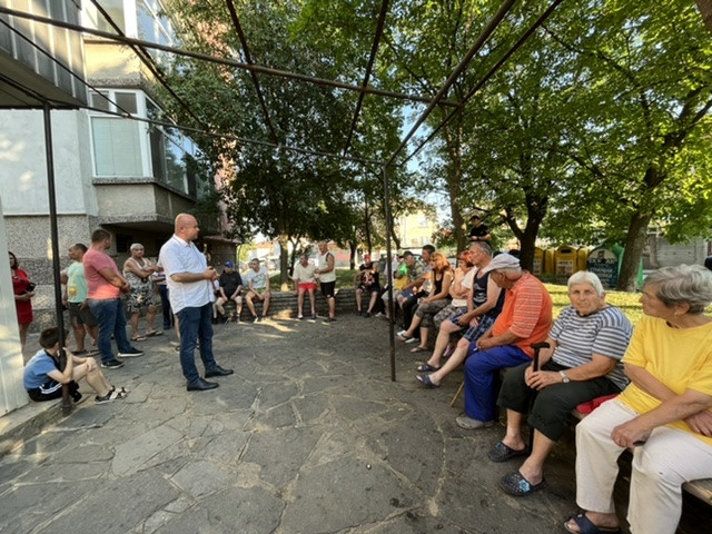 Кметът на Сопот дискутира актуални въпроси с жители в парка под "Рибарския магазин"