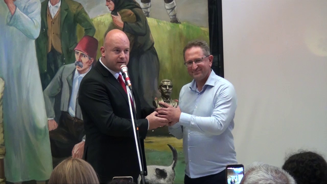 Кметът на Сопот връчи Националната Вазова награда на Георги Бърдаров