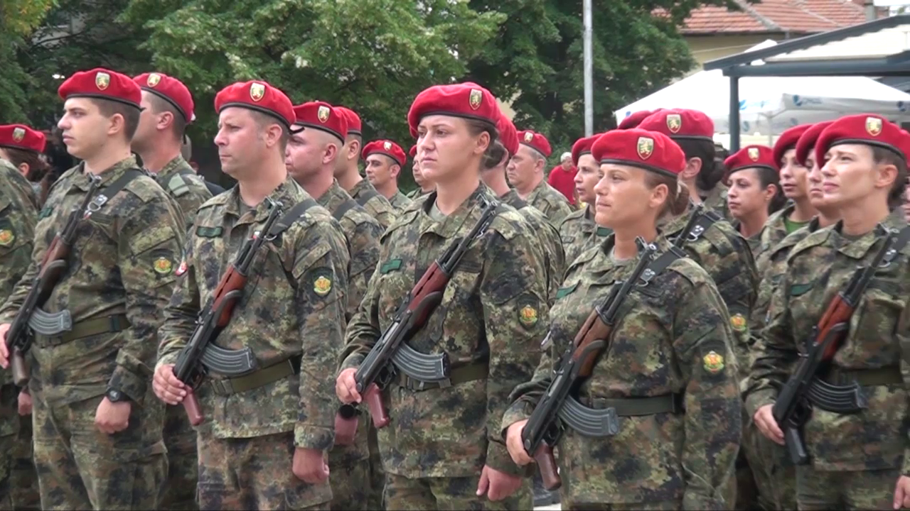 /ВИДЕО/ 23-ма нови военнослужещи в 61-ва Стрямска механизирана бригада положиха клетва