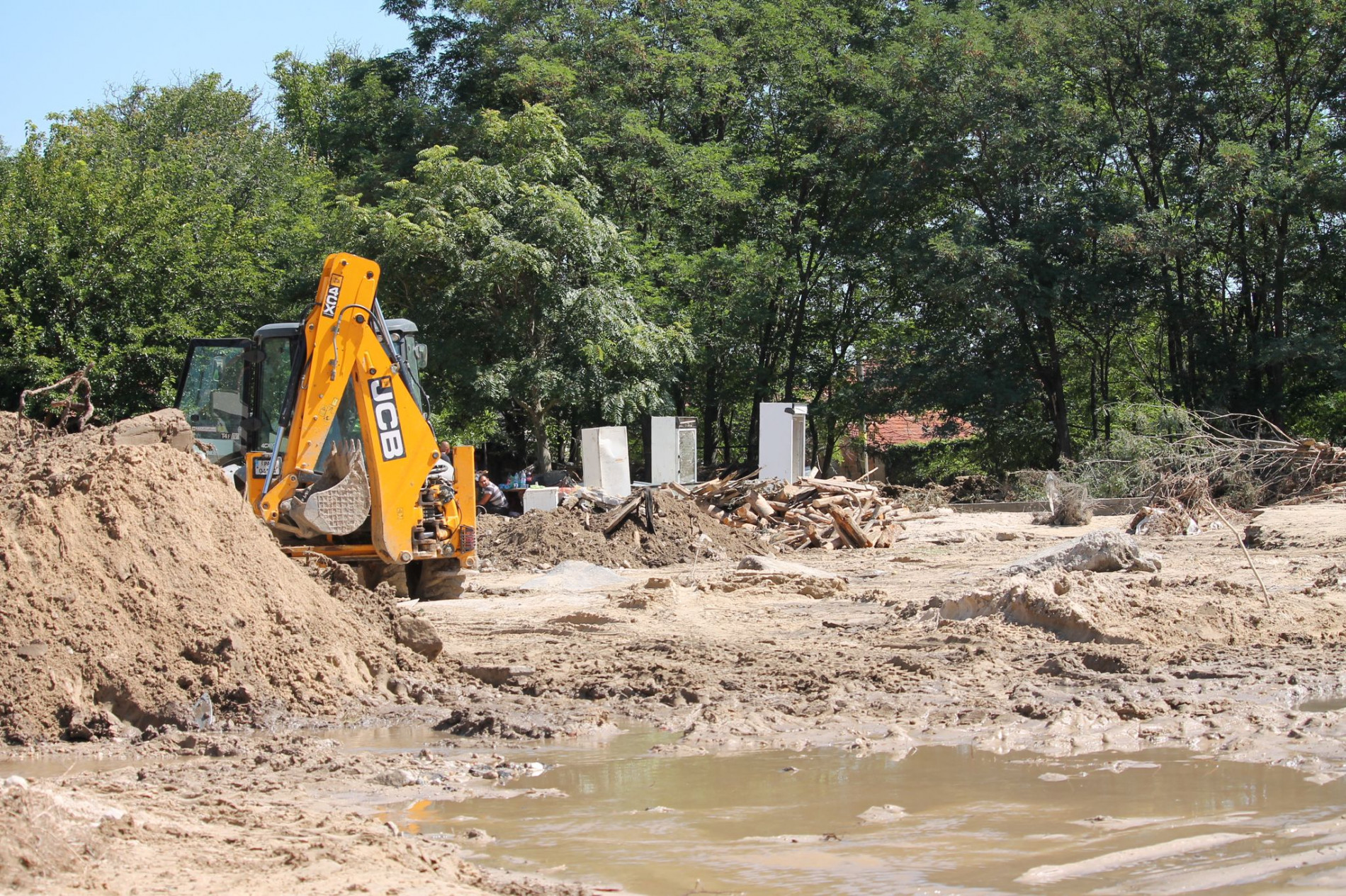 Възстановено е електрозахранването в пострадалите от наводнението карловски села