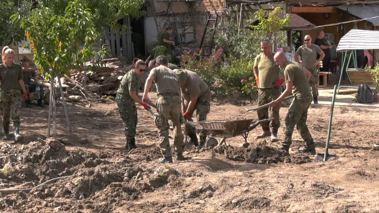 От днес около 500 военнослужещи  помагат в Богдан и Каравелово. Все още няма достатъчно лекогабаритна техника